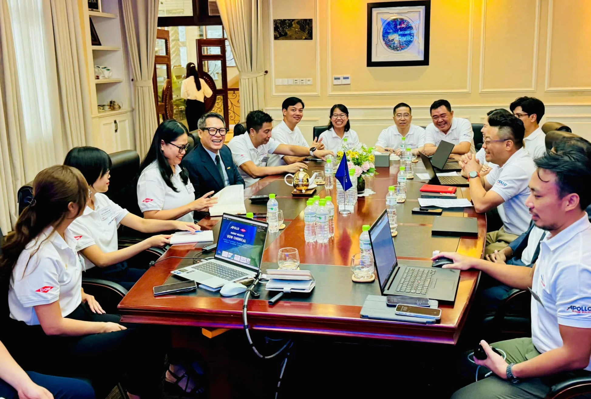 https://static.quochuyanhcorp.vn/22155/2025/Stepping into the future/520786261_4989309281293545_186879356806713798_n.jpg